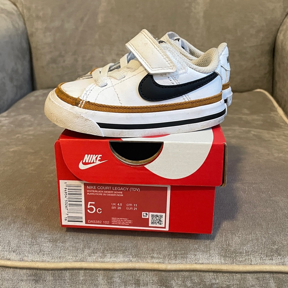Nike Court Legacy